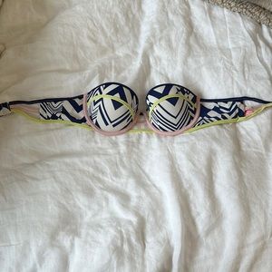 Adorable strapless top